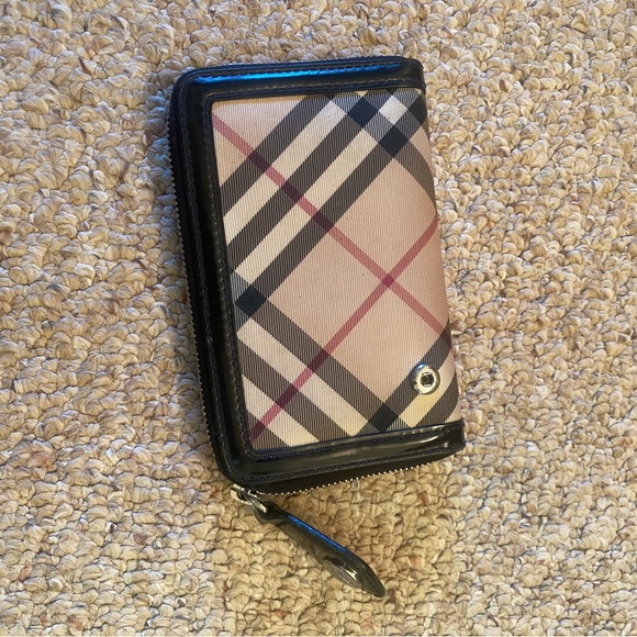 Authentic Burberry Nova check ziggy wallet with black trim - Picture 2 of 5